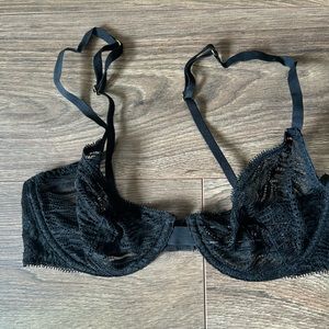 Victoria’s Secret black lace underwire bra 32C